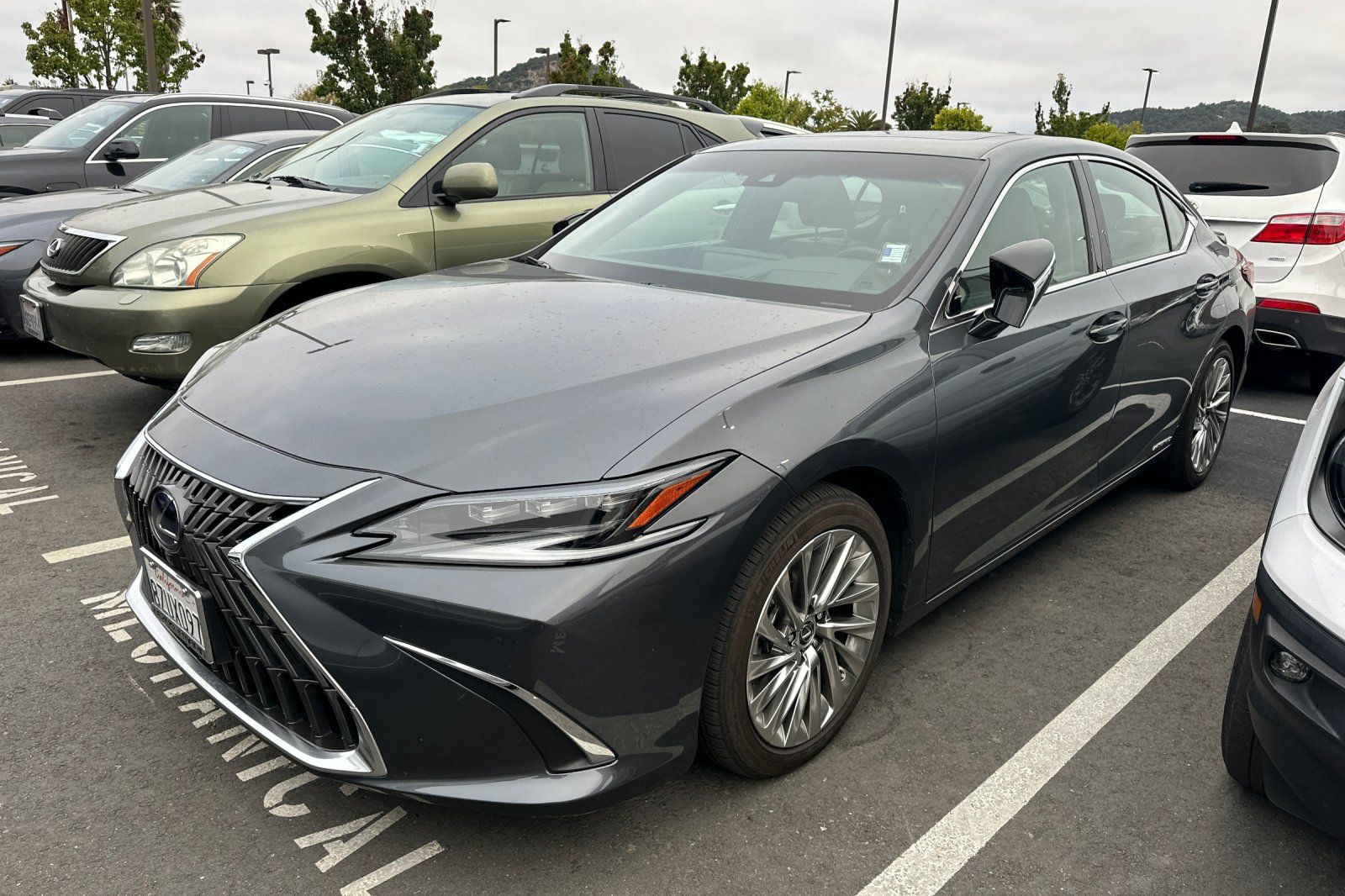 Used 2022 Lexus ES 300h w/ Accessory Package 2 FWD image 1