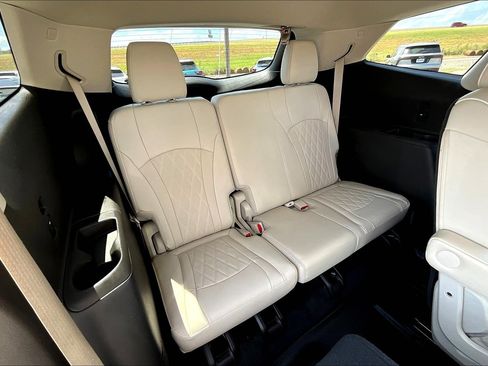 Used 2023 Buick Enclave Avenir image 30