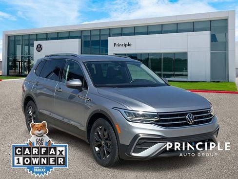 Certified 2023 Volkswagen Tiguan SE w/ Panoramic Sunroof Package image 3