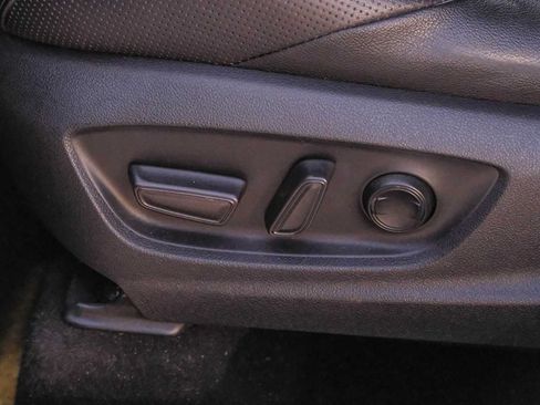 Used 2022 Toyota C-HR Limited FWD image 24