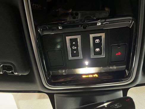 Used 2018 Land Rover Range Rover Sport HSE Dynamic image 15