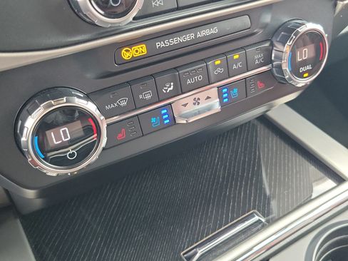 Used 2022 Ford F350 Platinum AWD/4WD image 24