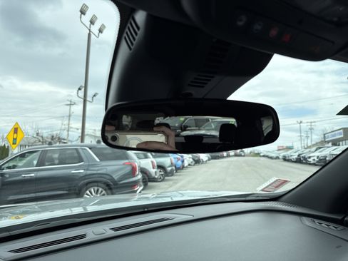 Used 2025 Chevrolet Traverse Z71 image 26