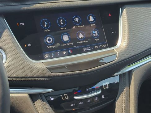 Used 2025 Cadillac XT6 Luxury image 16