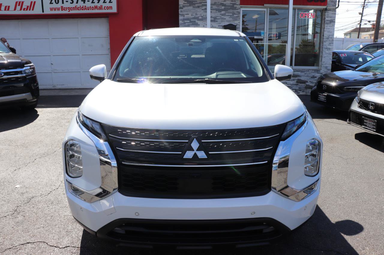Used 2024 Mitsubishi Outlander FWD image 8