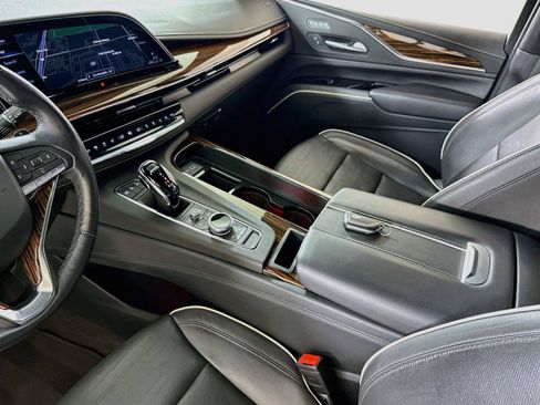 Used 2024 Cadillac Escalade ESV Premium Luxury AWD/4WD image 25