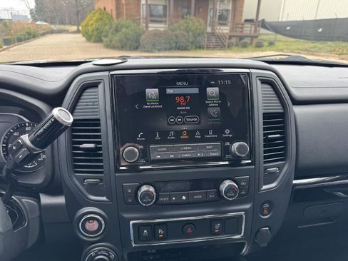 Used 2022 Nissan Titan SV w/ SV Convenience Package image 18