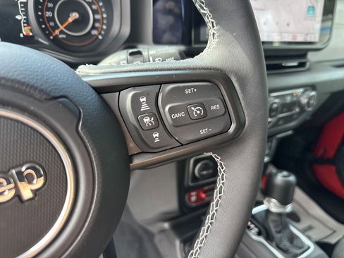 Used 2025 Jeep Wrangler Sport image 18