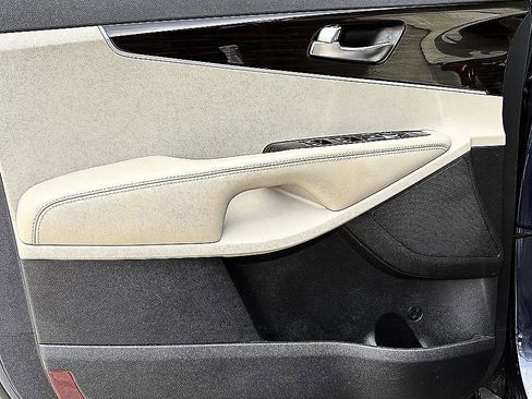 Used 2019 Kia Sorento LX w/ LX Convenience Package image 17