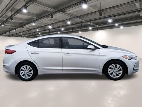 Used 2018 Hyundai Elantra SE FWD image 17