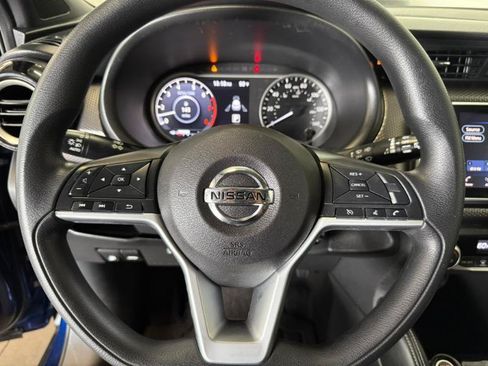 Used 2018 Nissan Kicks SV FWD image 12