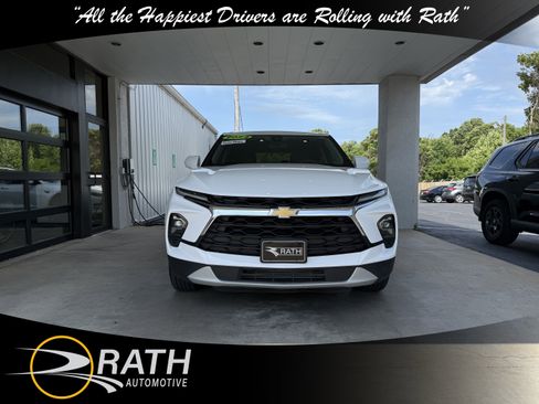 Used 2024 Chevrolet Blazer LT FWD image 3