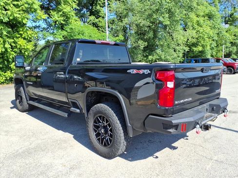 Used 2023 Chevrolet Silverado 2500 Custom w/ Custom Value Package AWD/4WD image 4