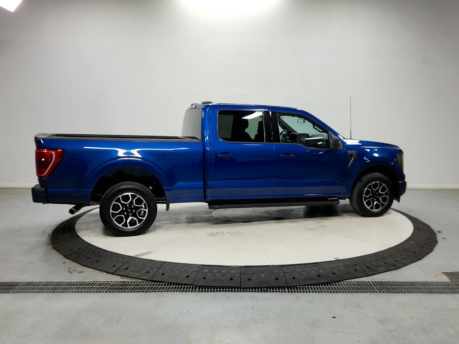 Used 2023 Ford F150 XLT RWD image 9