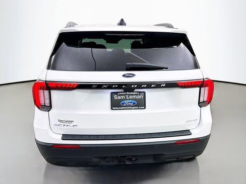Used 2025 Ford Explorer Active AWD/4WD image 6