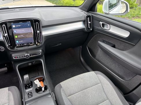 Used 2025 Volvo XC40 B5 Core image 31