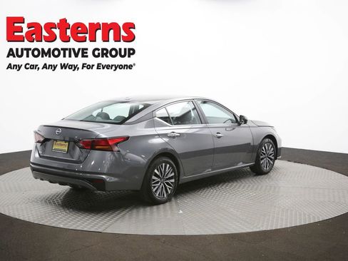 Used 2025 Nissan Altima 2.5 SV image 40