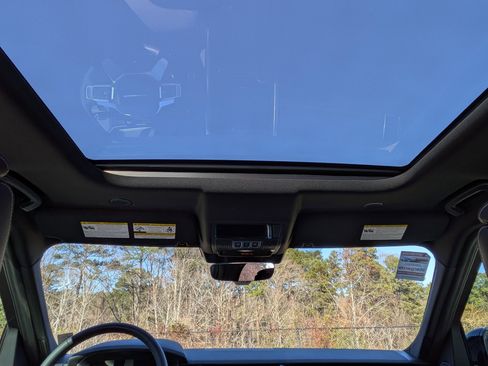 Used 2024 Land Rover Discovery Dynamic SE image 26