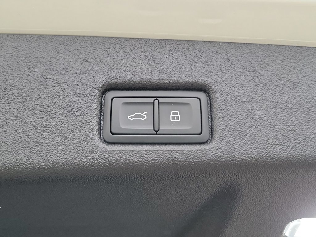 Certified 2025 Audi Q5 Premium Plus w/ Premium Plus AWD/4WD image 15