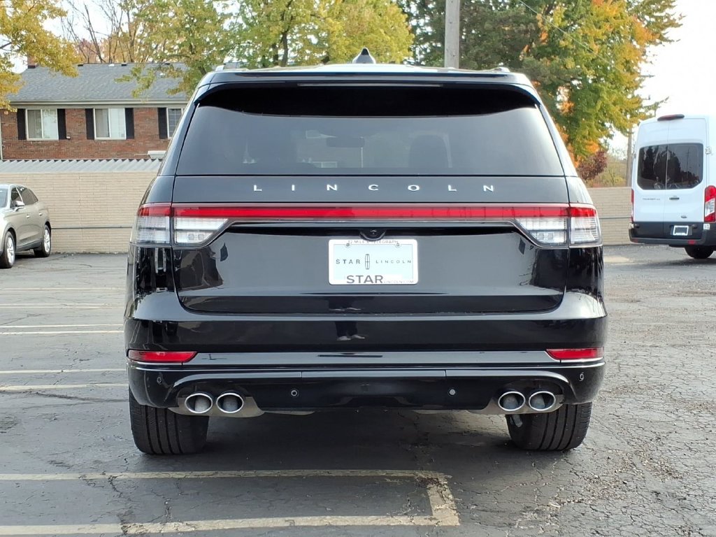 Used 2025 Lincoln Aviator Reserve w/ Jet Appearance Package AWD/4WD image 6