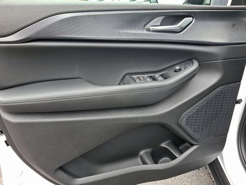 New 2025 Jeep Grand Cherokee Altitude image 10