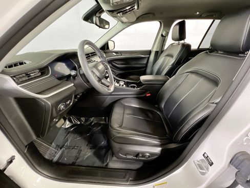 Used 2023 Jeep Grand Cherokee Limited AWD/4WD image 21