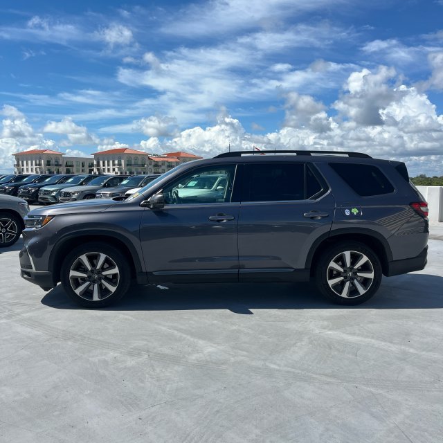 Used 2023 Honda Pilot Touring image 2