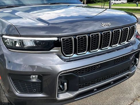 Used 2022 Jeep Grand Cherokee L Overland w/ Luxury Tech Group IV AWD/4WD image 28