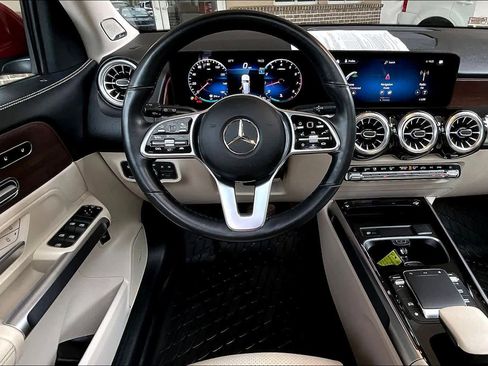 Used 2022 Mercedes-Benz GLB 250 image 6
