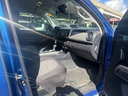 Used 2018 Toyota Tacoma SR5 image 9