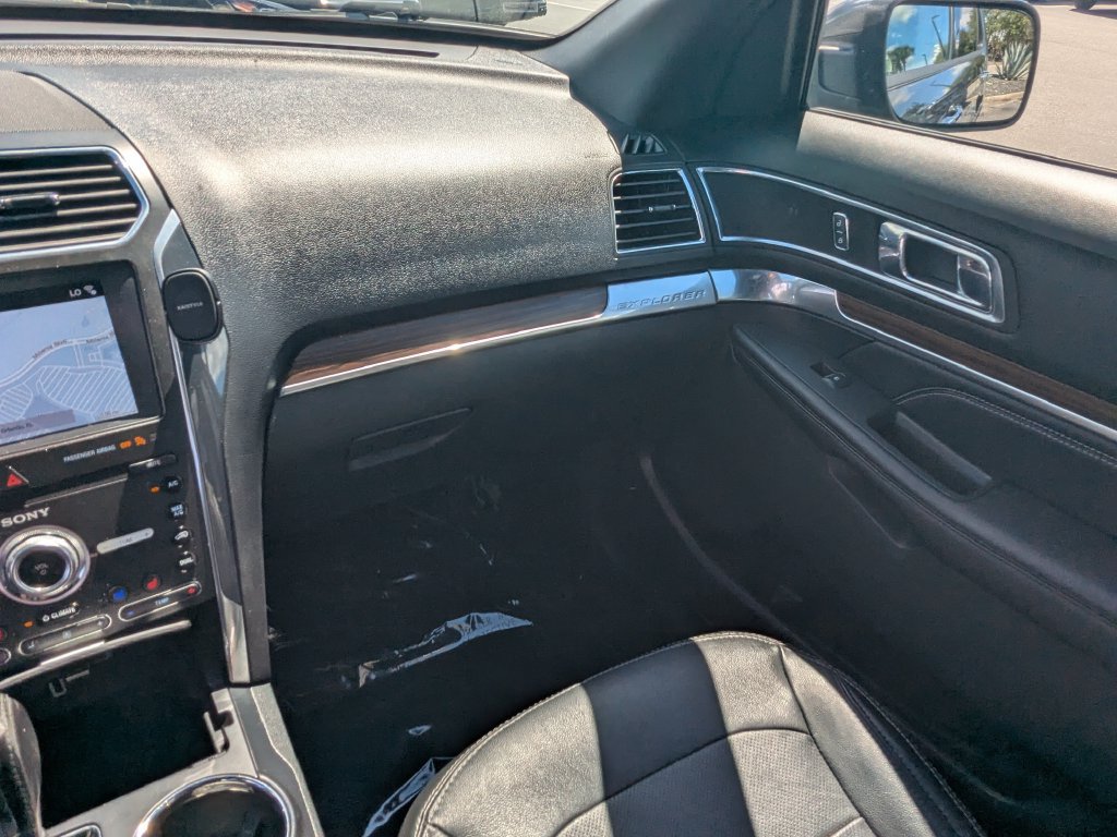 Used 2019 Ford Explorer Limited w/ Class III Trailer Tow Package FWD image 4