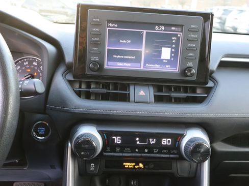 Used 2019 Toyota RAV4 XLE w/ Carpet Mat Package image 23