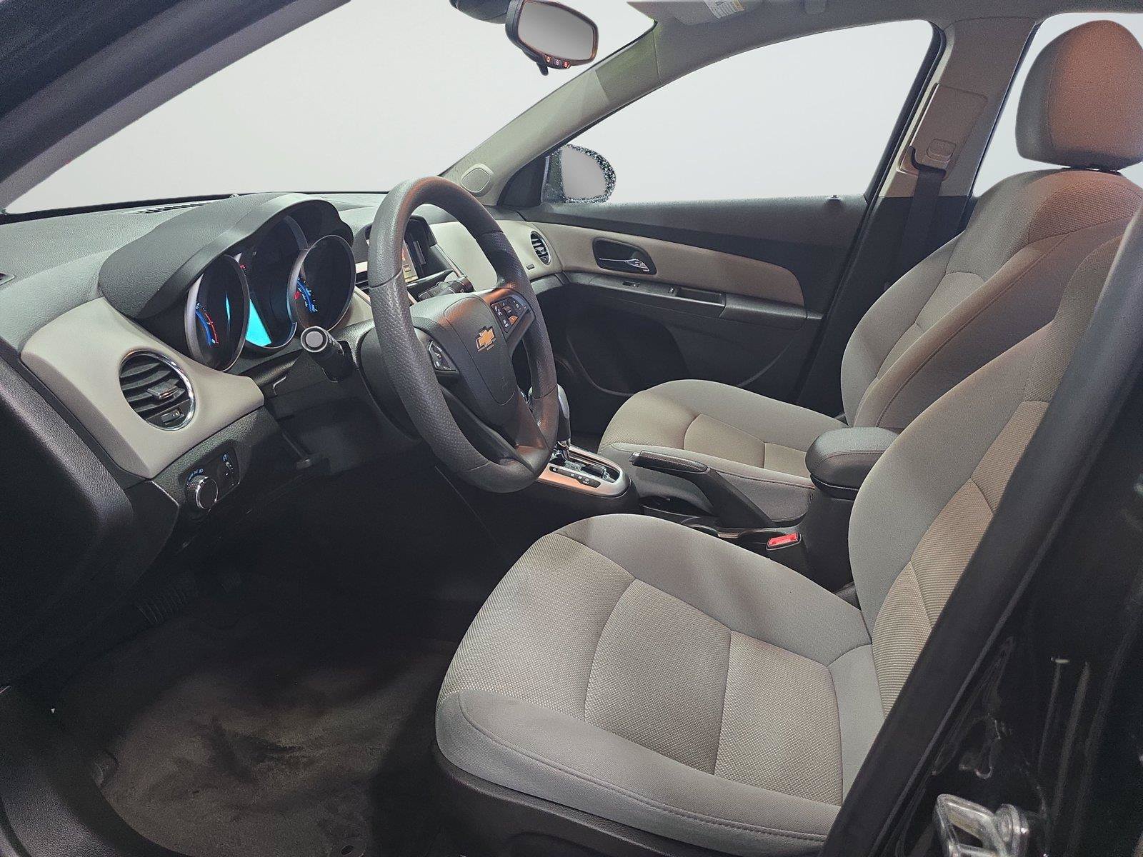 Used 2016 Chevrolet Cruze LT w/ Technology Package FWD image 20