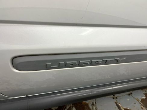 Used 2005 Jeep Liberty Sport AWD/4WD image 22