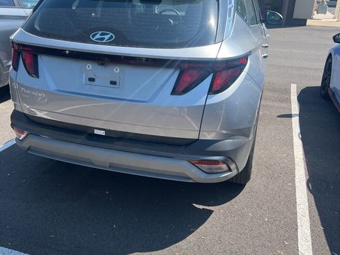 Used 2025 Hyundai Tucson SE FWD image 3