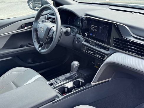 Used 2025 Toyota Camry SE FWD image 6