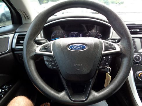 Used 2015 Ford Fusion SE image 19