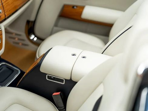 Used 2010 Rolls-Royce Phantom Drophead Coupe RWD image 22