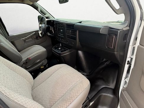 Used 2018 Chevrolet Express 3500 image 24