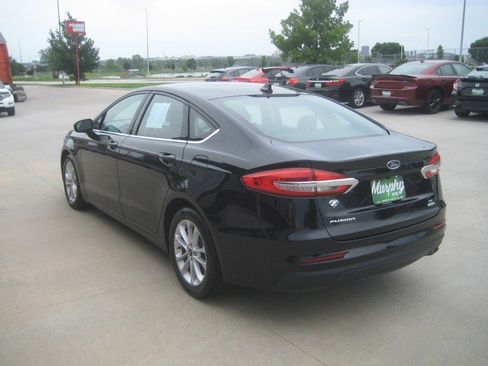 Used 2020 Ford Fusion SE FWD image 5