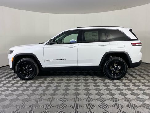 New 2026 Jeep Grand Cherokee Altitude AWD/4WD image 15