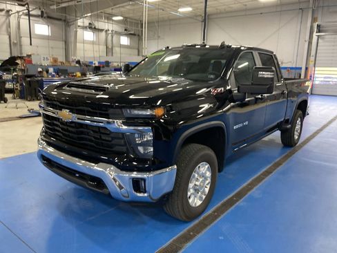 Used 2024 Chevrolet Silverado 2500 LT w/ All Star Edition AWD/4WD image 3