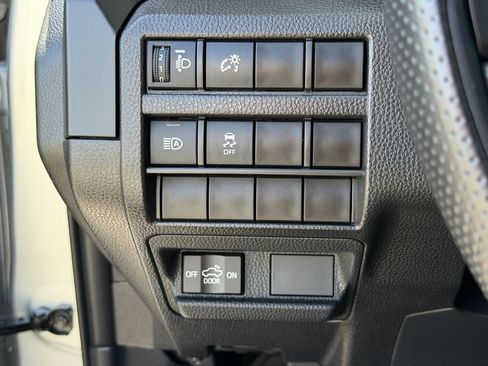 Used 2025 Toyota Tacoma SR AWD/4WD image 21