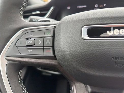 New 2025 Jeep Grand Cherokee Limited w/ Black Appearance Package image 18