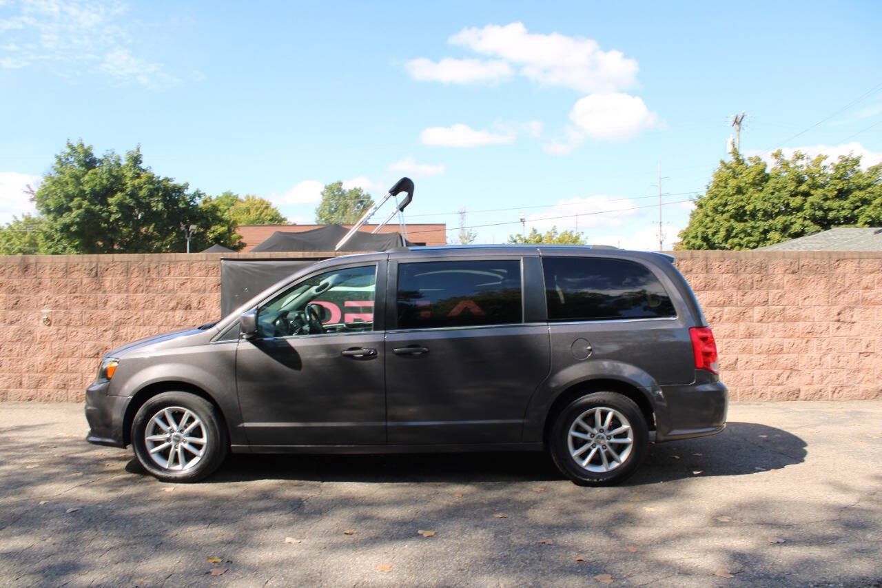 Used 2020 Dodge Grand Caravan SXT FWD image 2