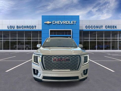 Used 2022 GMC Yukon XL Denali w/ Advanced Technology Package AWD/4WD image 3