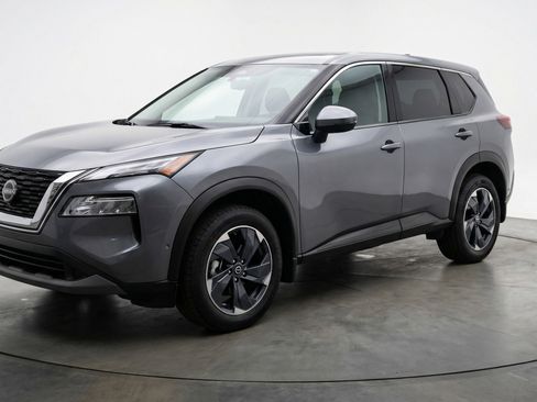 Used 2025 Nissan Rogue SV AWD/4WD image 3