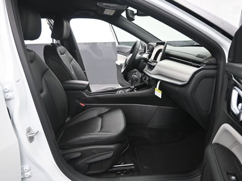 New 2026 Jeep Compass Limited image 18