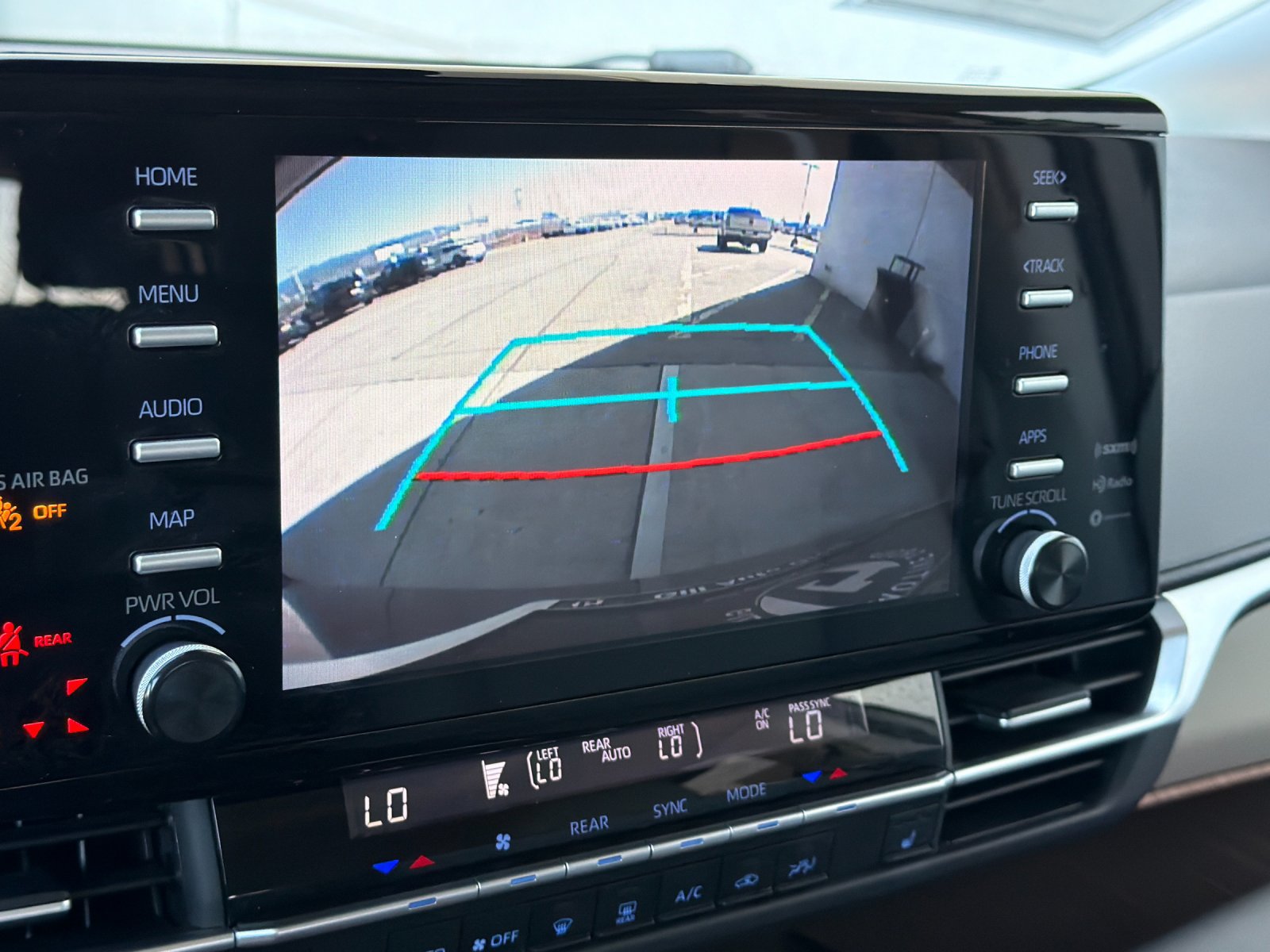 Used 2022 Toyota Sienna XLE FWD image 23
