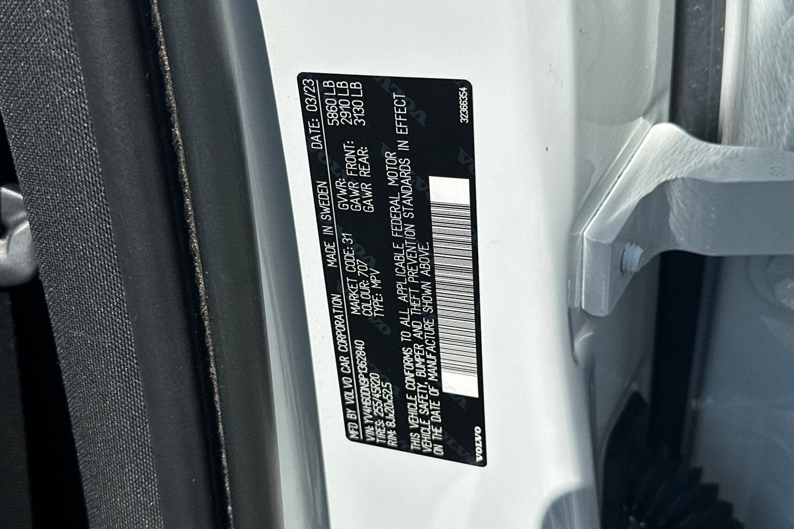 Certified 2023 Volvo XC60 T8 Plus AWD/4WD image 37